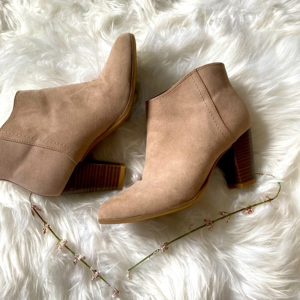 Vegan Suede Creamy Tan 3” Block Heel Booties Sz 6
